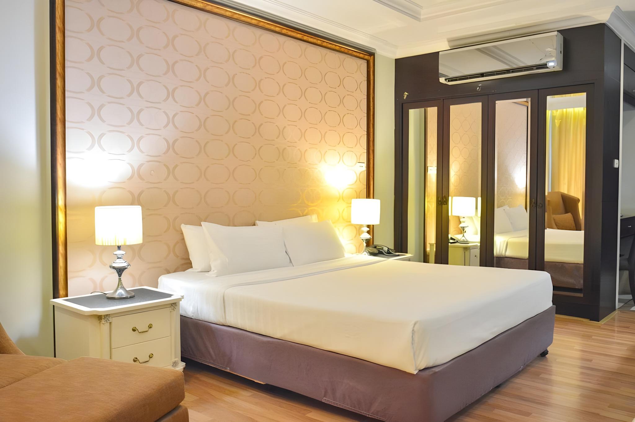 SUPERIOR ROOM