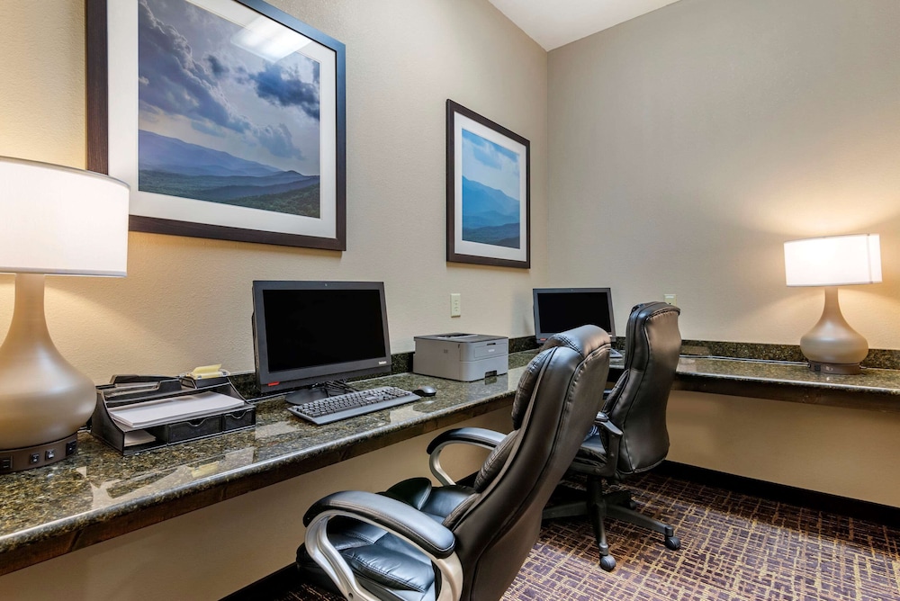 Comfort Inn and Suites Blue Ridge Ga 32/42