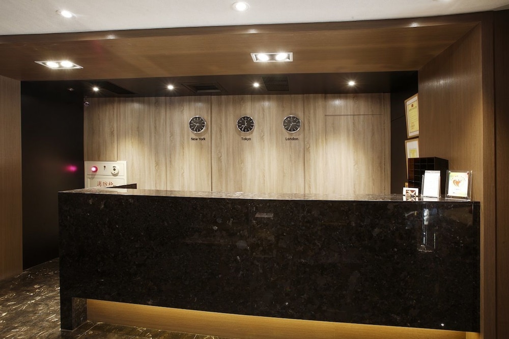 Grace Hotel 8/50