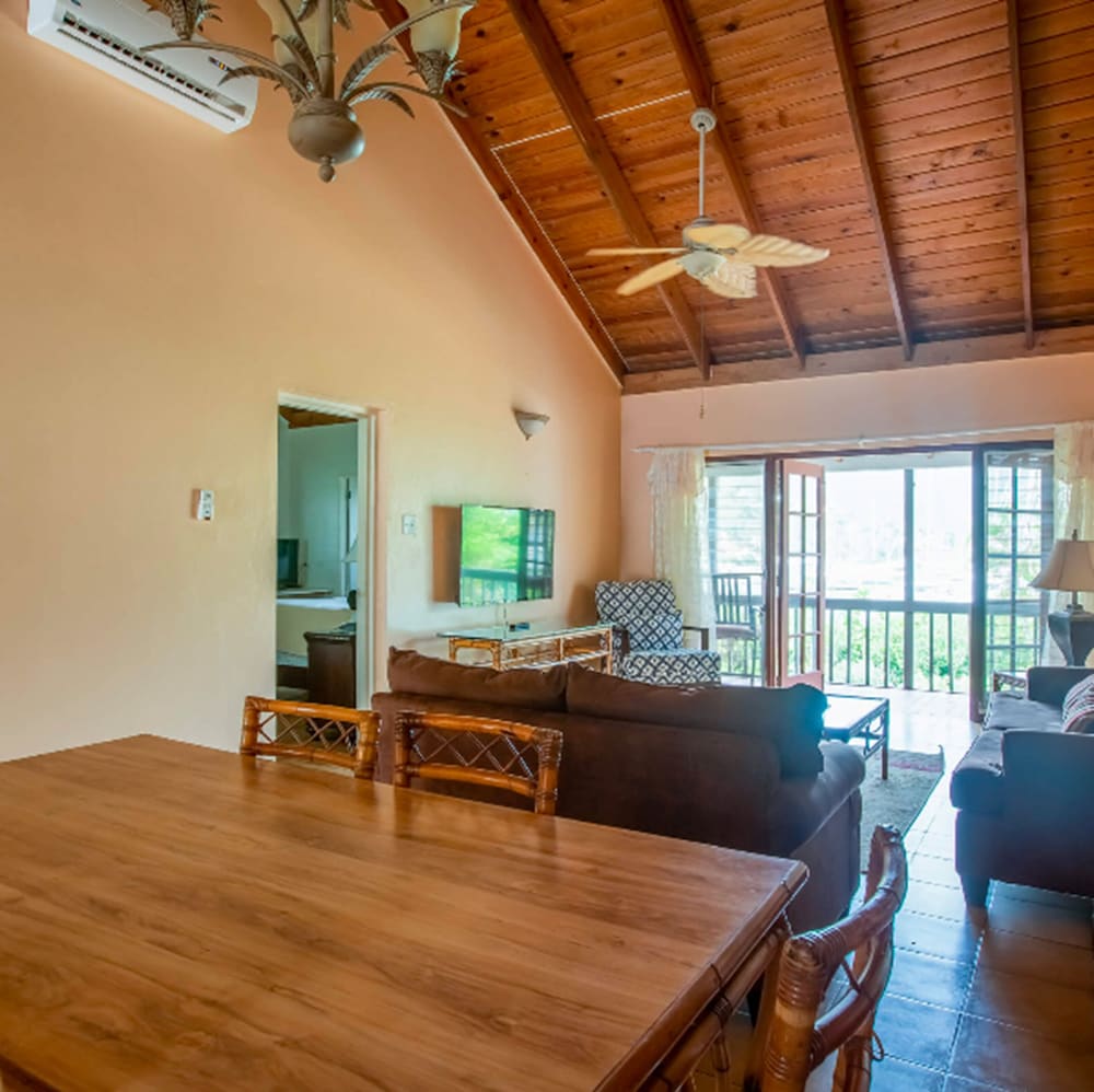 Village Cay 24/41