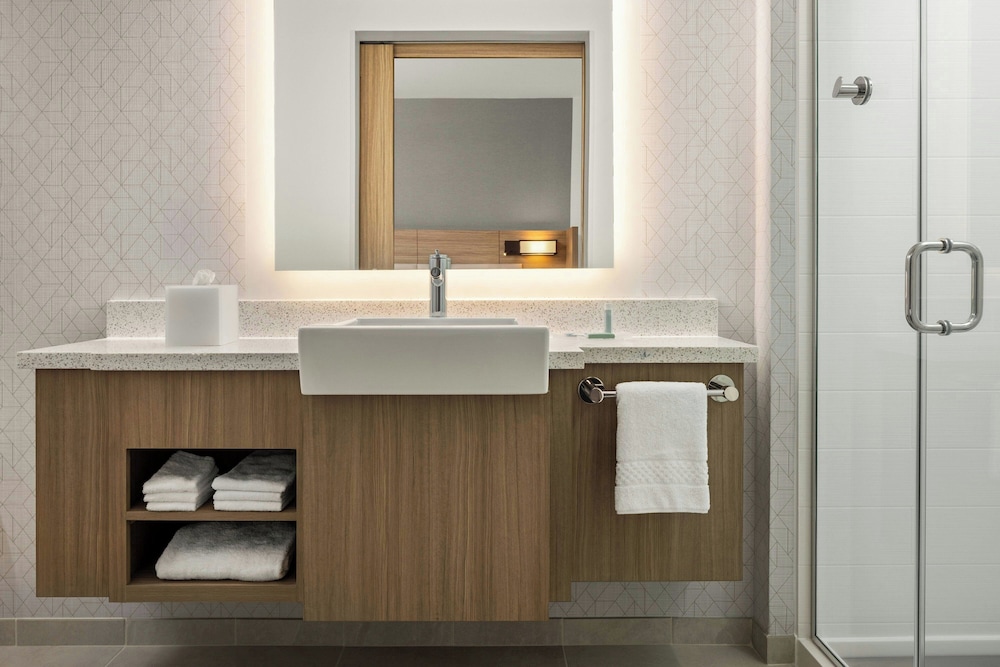 SpringHill Suites by Marriott Bettendorf 24/35