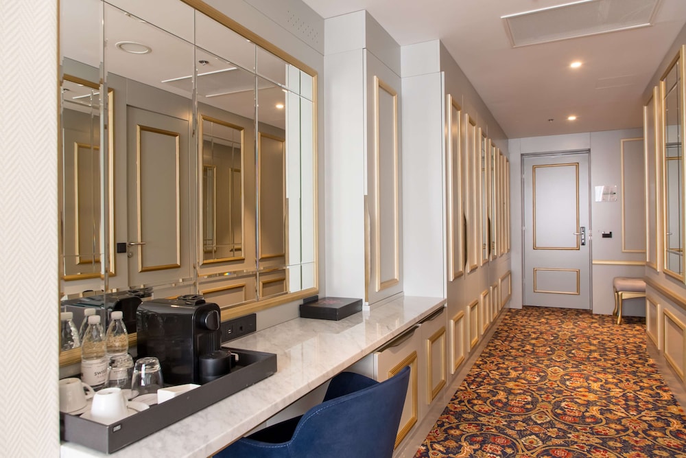 Swissotel Sarajevo 30/65