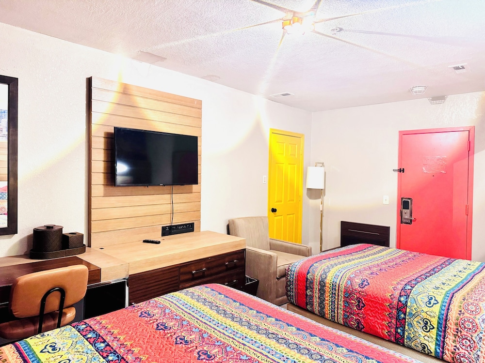 Midtown Inn 24/54
