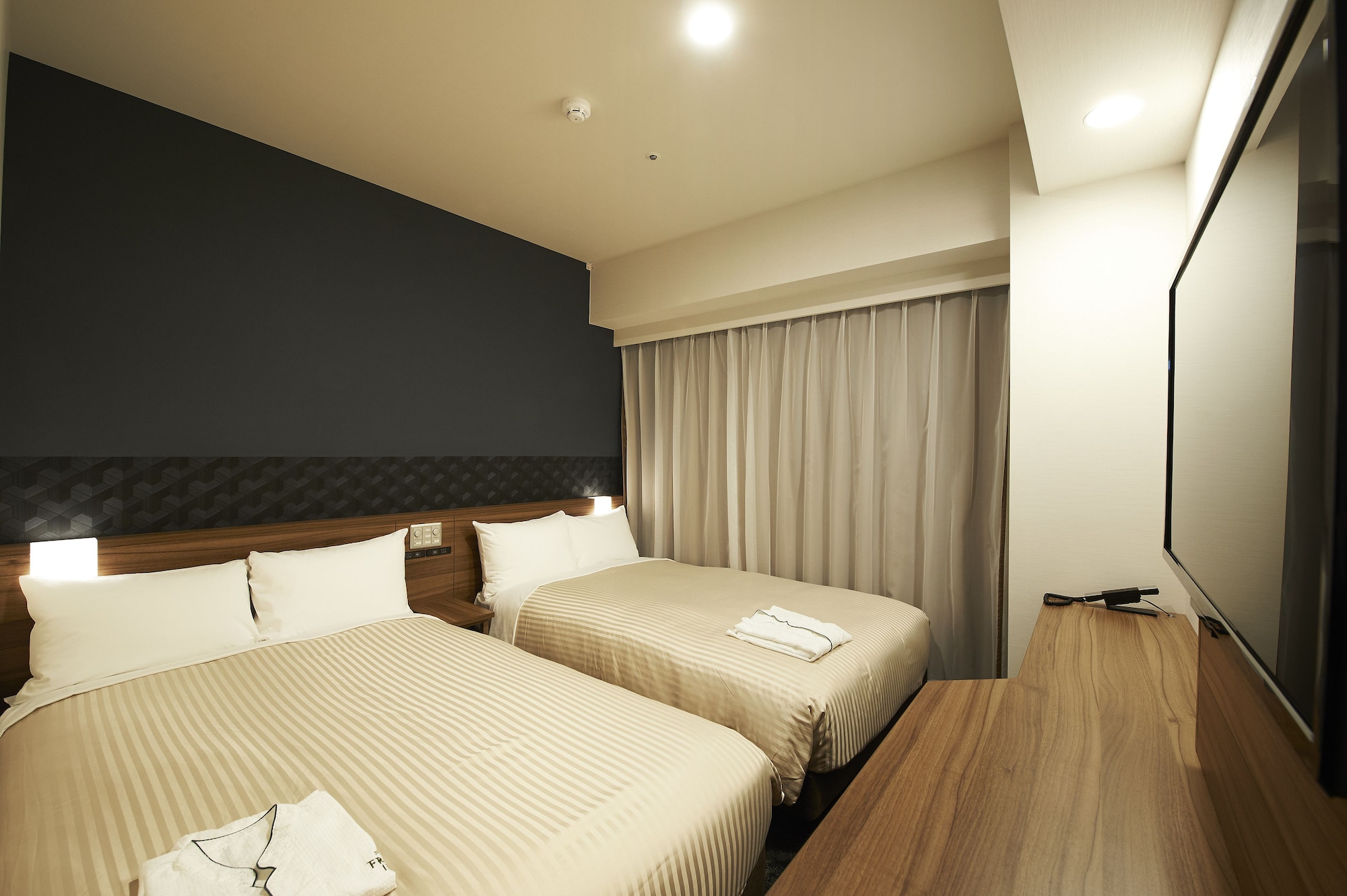 Relax, Connecting, Twin Beds
