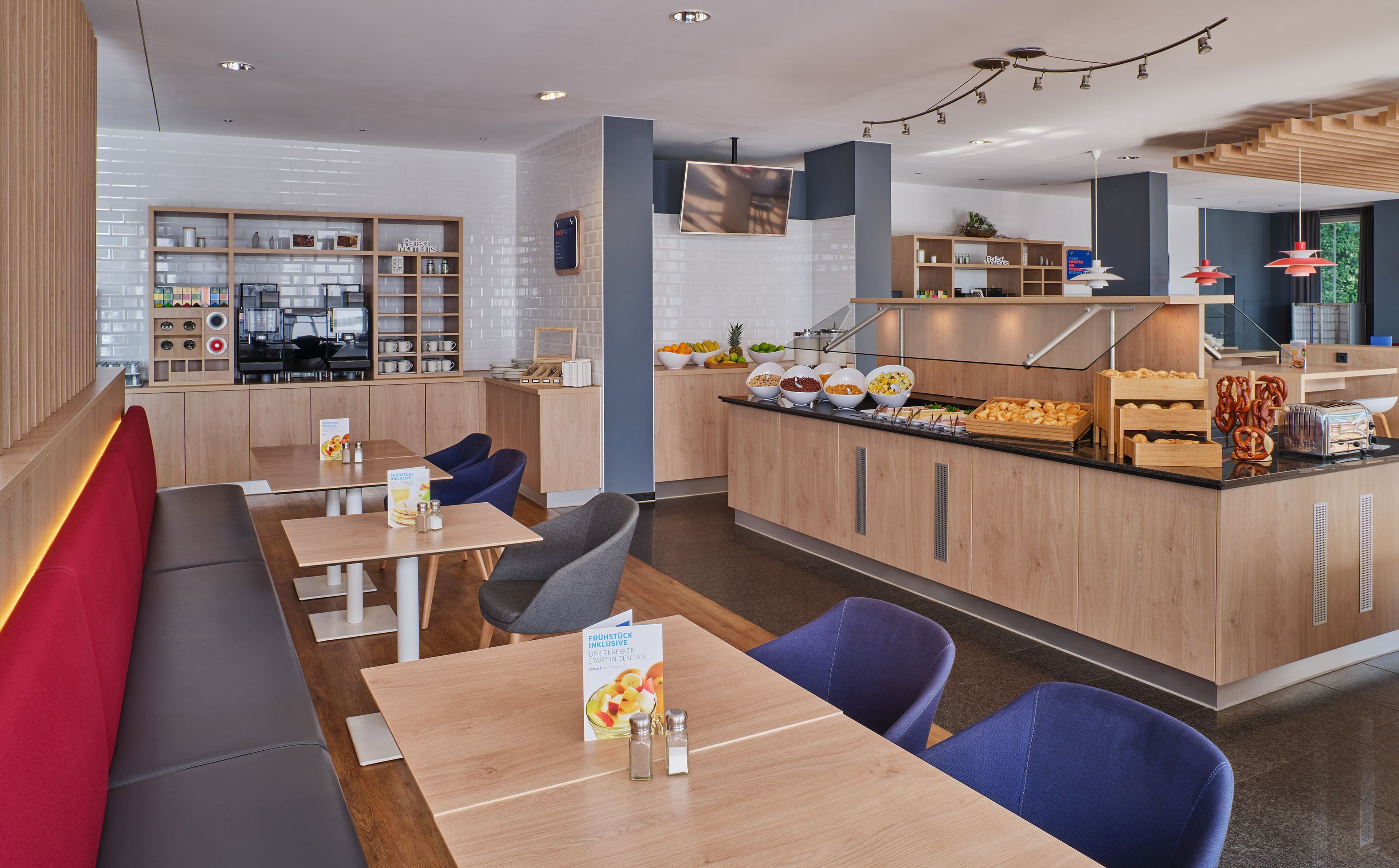 HOLIDAY INN EXPRESS FRANKFURT AIRPORT 32/58