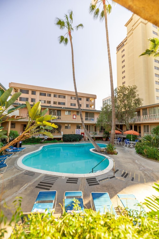 Cal Mar Hotel Suites 7/27
