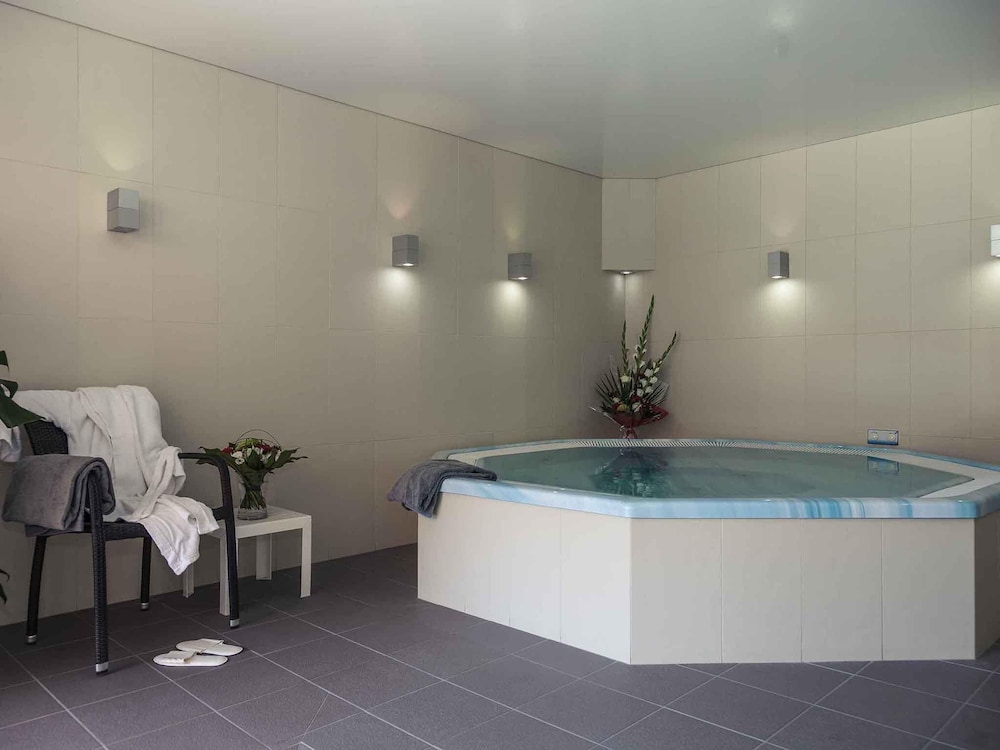 swimming pool spa