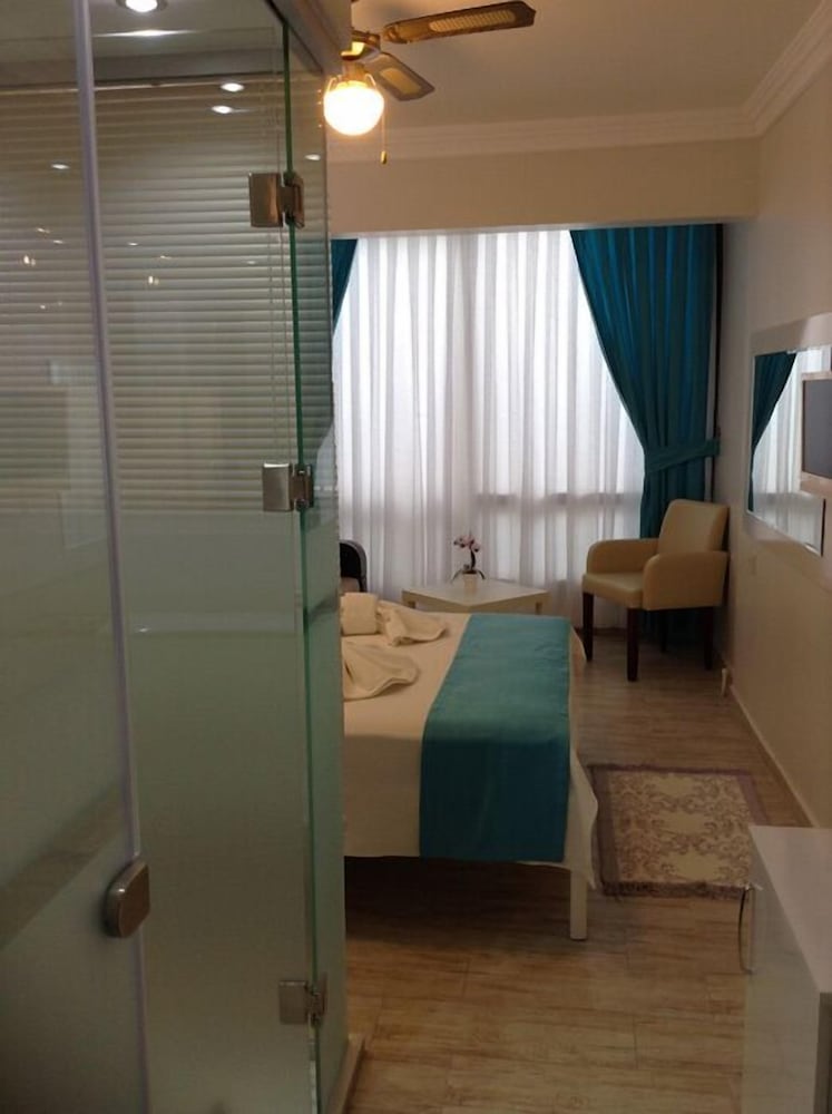 Hotel Mola 12/30