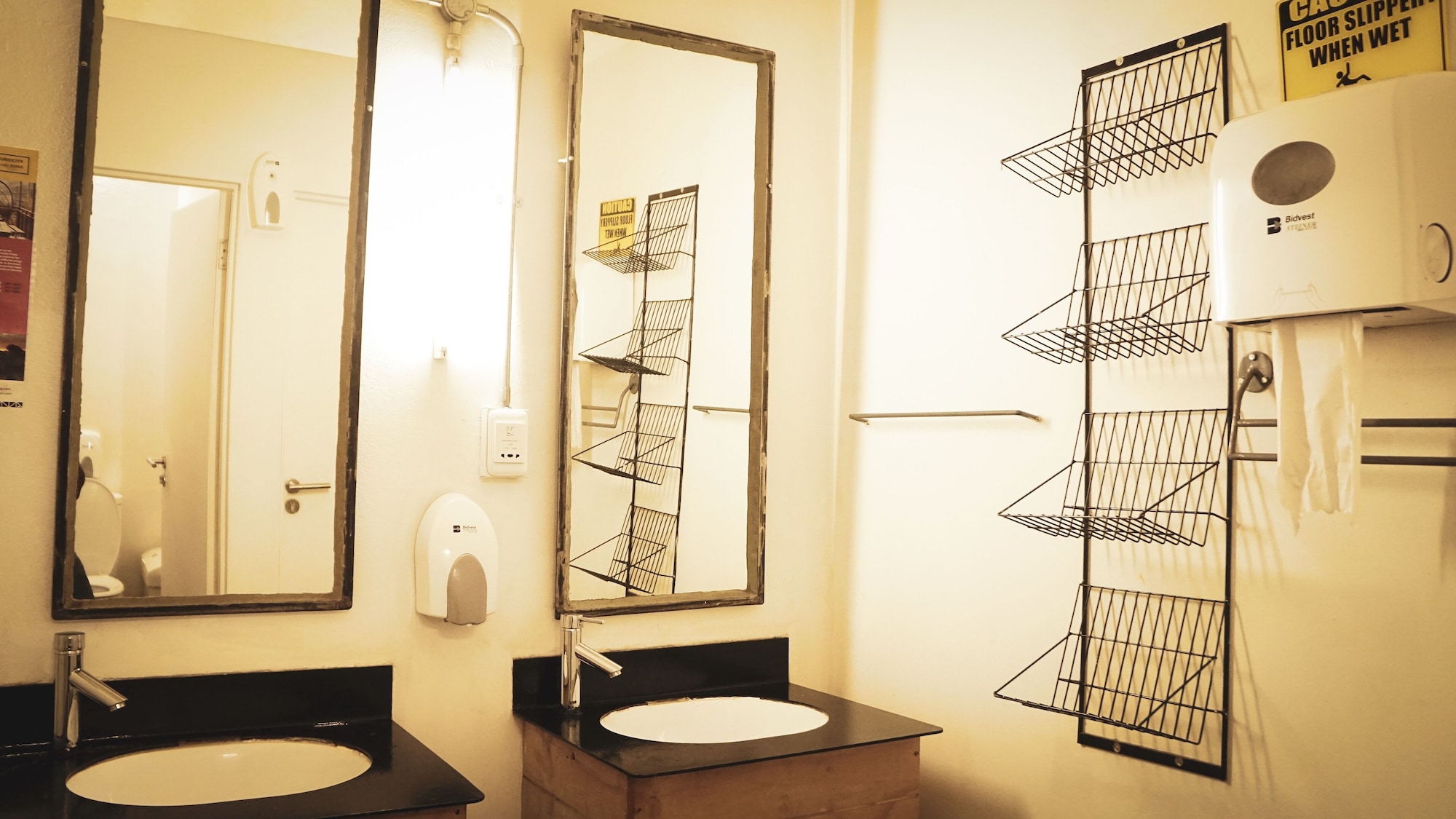 MIXED DORM, 12 BEDS