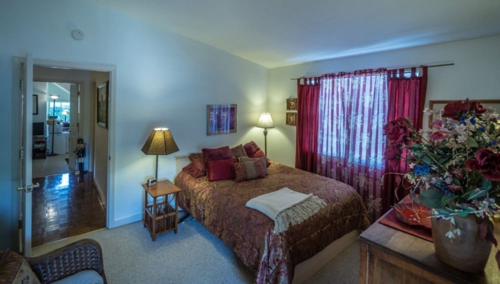 Stone Haus Bed & Breakfast 5/20