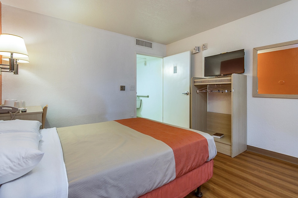 Motel6 Phoenix, AZ - North Bell Road 27/46
