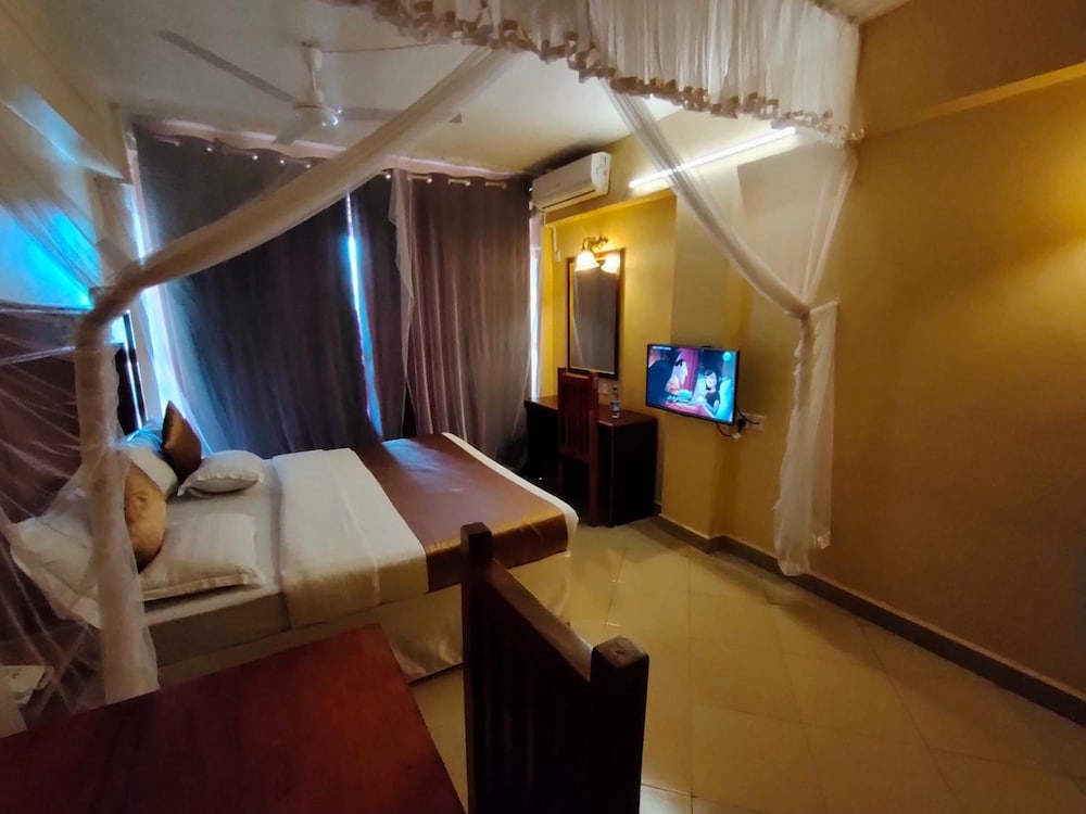 Pulickal Airport Hotel 26/50