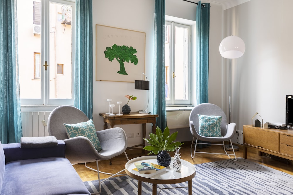 Rome Accommodation Condotti with terrace 28/50