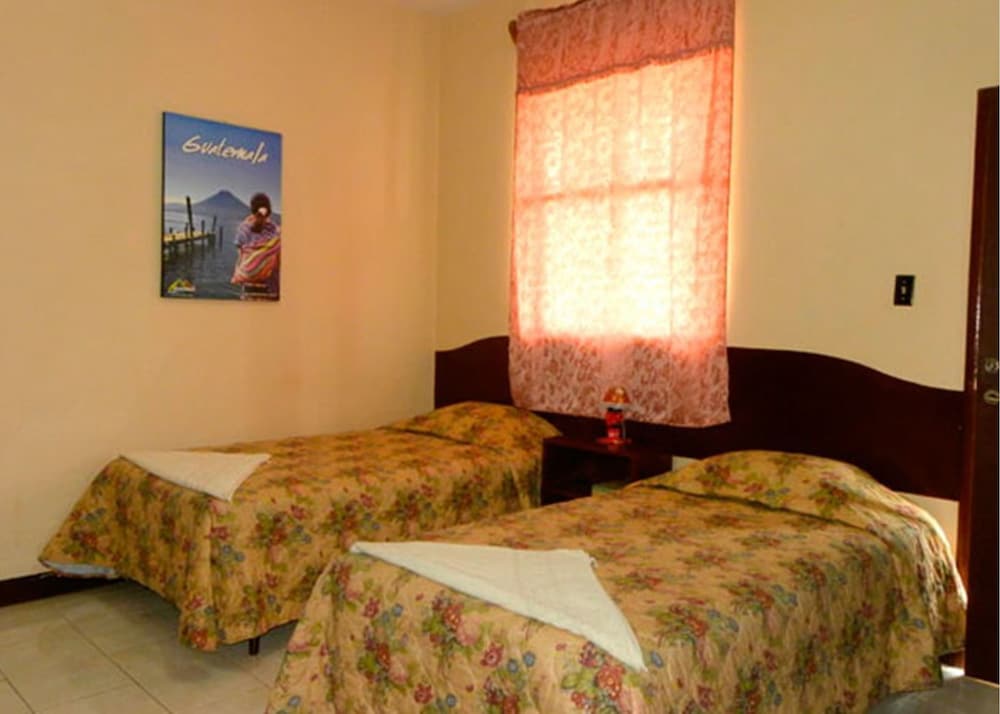 DELUXE, 2 DOUBLE BEDS