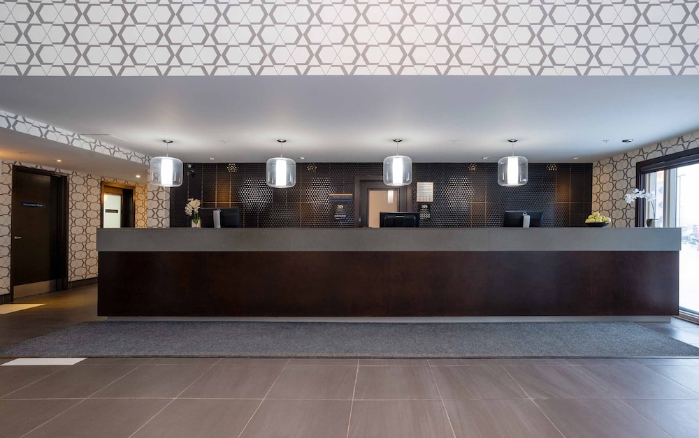 Sandman Hotel & Suites Calgary South 6/65