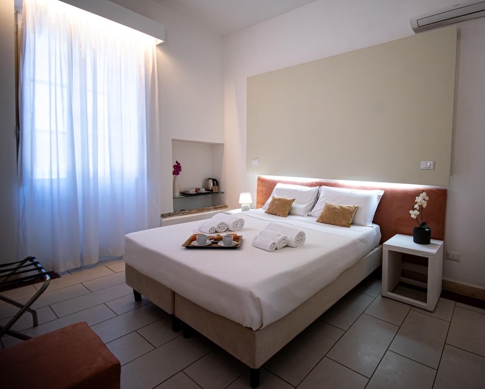 APARTMENT, MULTIPLE BEDS