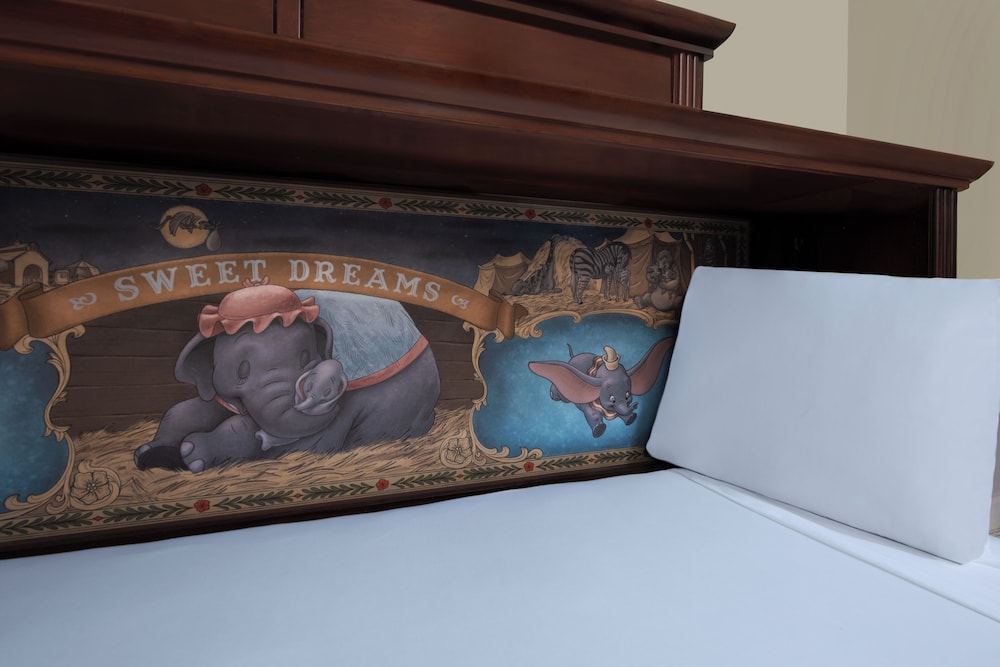 The Villas at Disneys Grand Floridian Resort and Spa 6/45