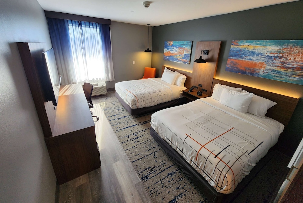 La Quinta Inn and Suites by Wyndham Del Rio 20/65