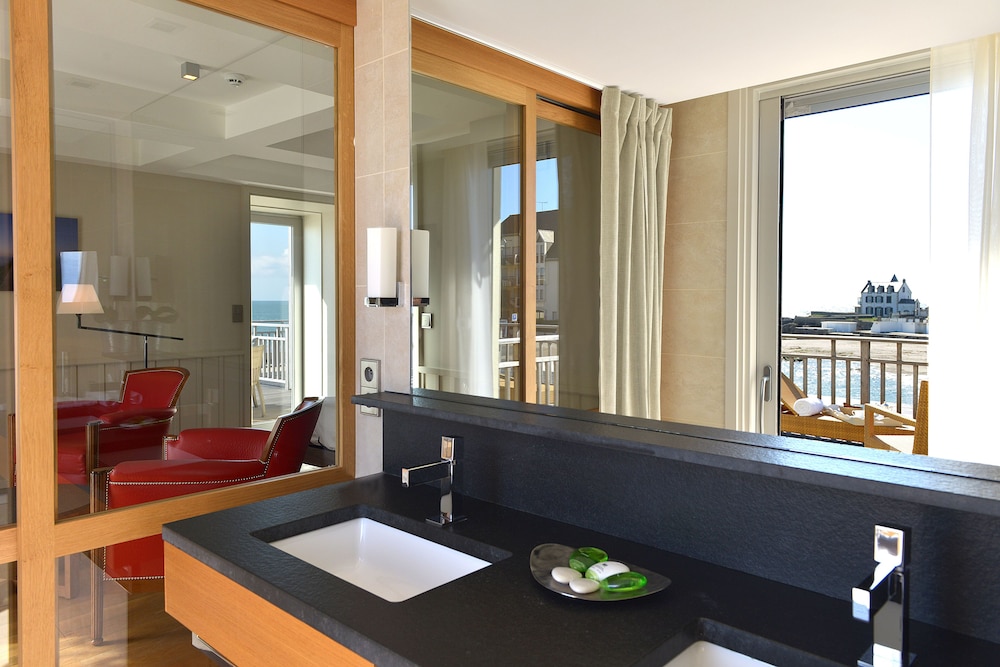 Hotel de L Ocean vue Mer 46/47
