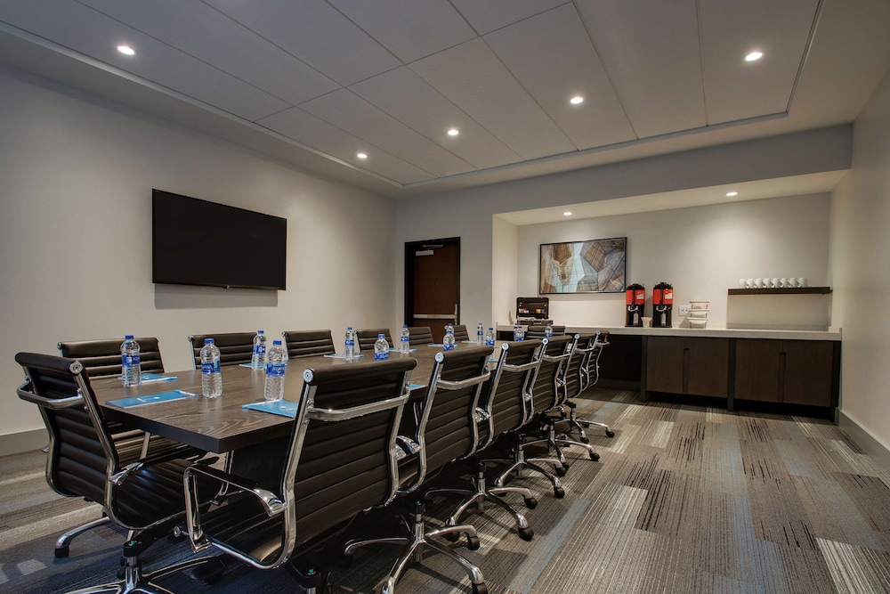 Hyatt House Oak Brook 55/64