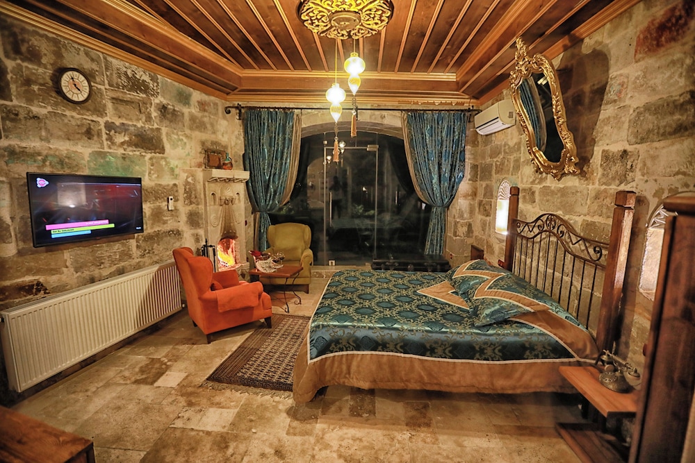 Traveller Apos S Cave Hotel 35/76