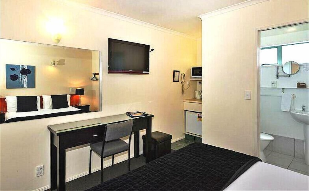 Accolade Lodge Motel 40/40