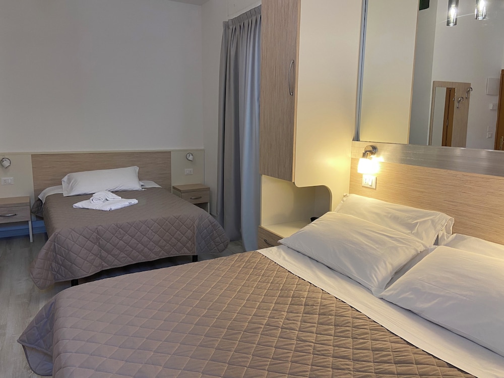 ROOM, TRIPLE