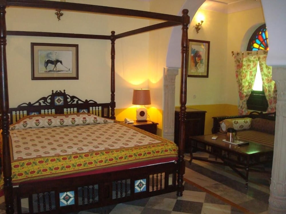 Bissau Palace 16/50
