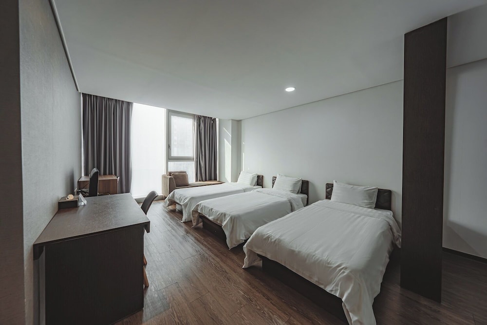 Brown Suites Sinchon Central 25/48