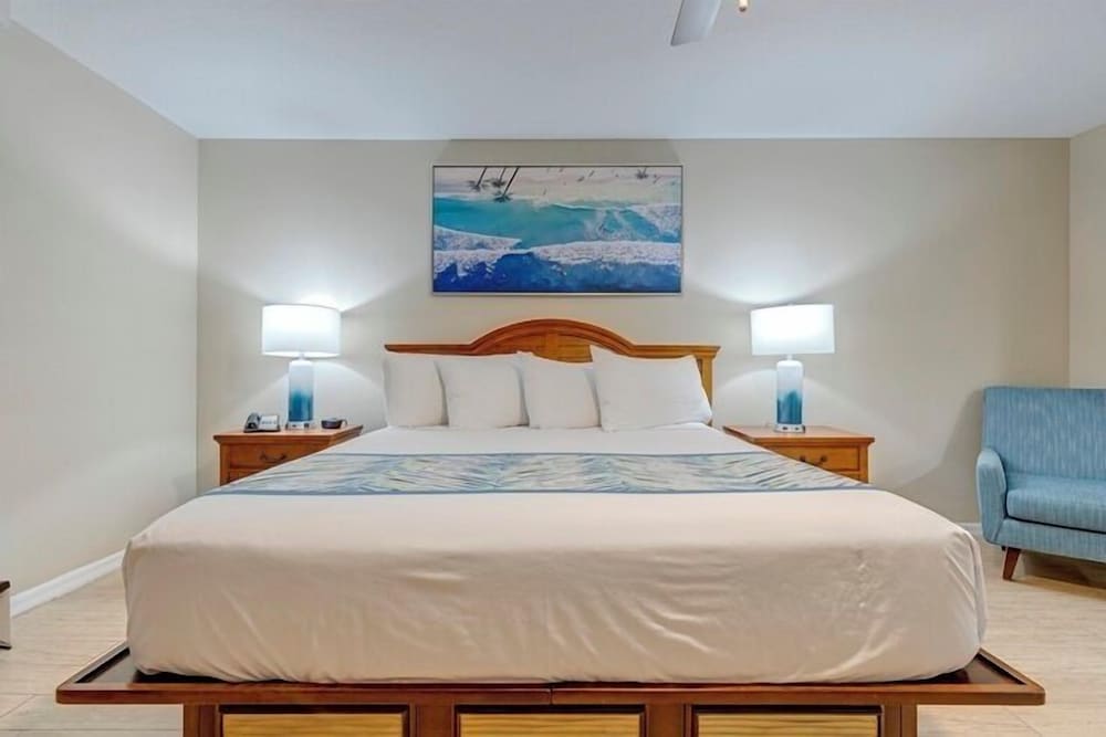 2 Bedrooms, Apartment, King and Twin Beds, Ocean Front, Sofa
