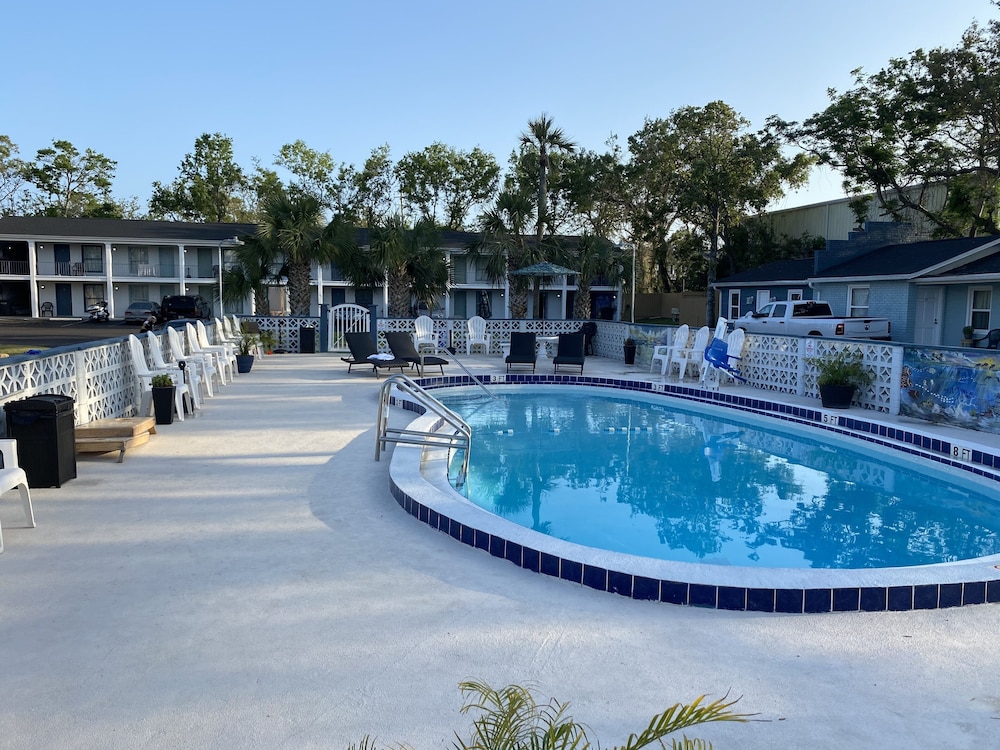 Gulf Coast Inn 35/50
