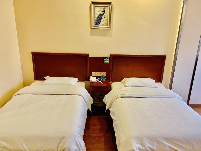 GreenTree Inn Jiangxi Shangrao Qianshan Ehu Avenue Express Hotel 14/26