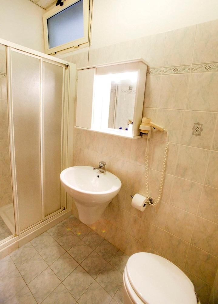 Adriatic Hotel 33/43