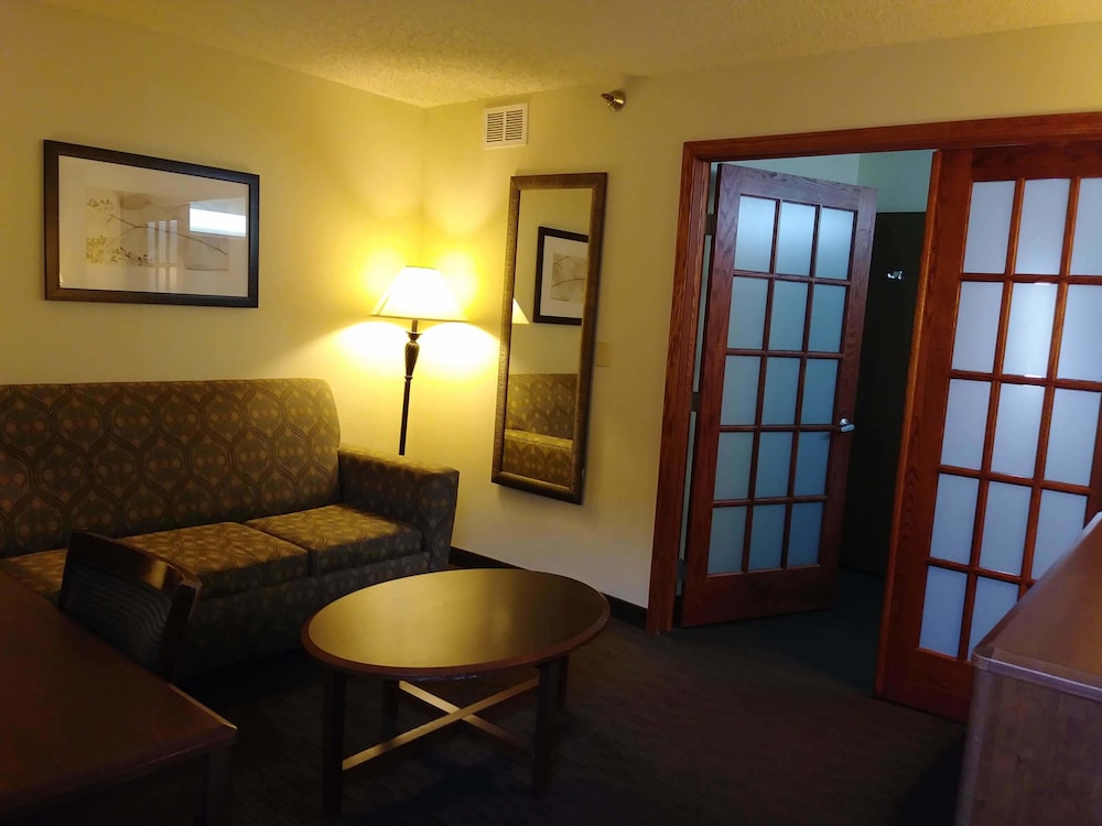 AmericInn by Wyndham Windsor Ft. Collins 46/62