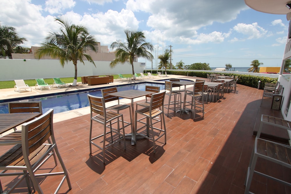HOLIDAY INN CAMPECHE 1/78