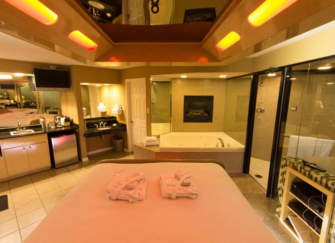 Junior Suite, King Bed, Sauna