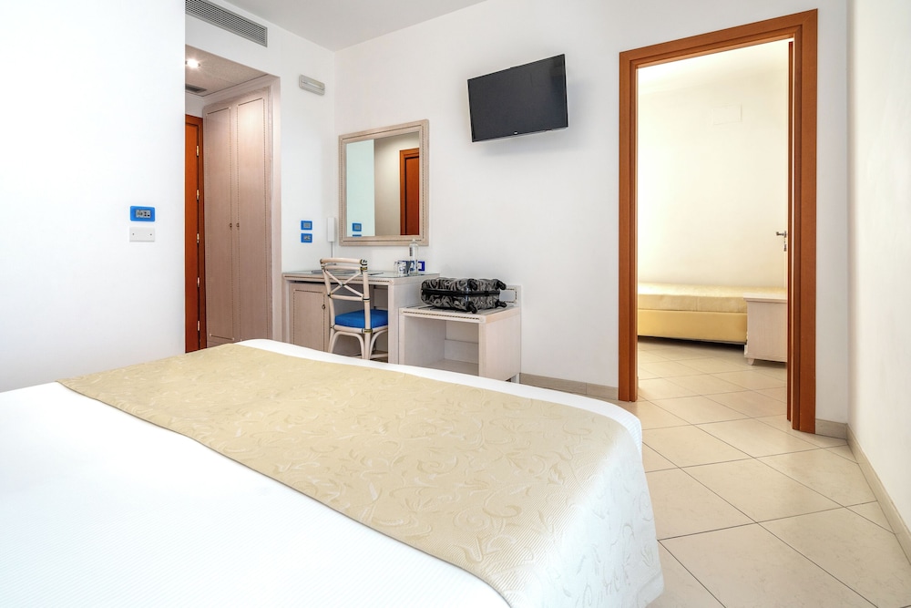 Elaia Garden Hotel 16/48