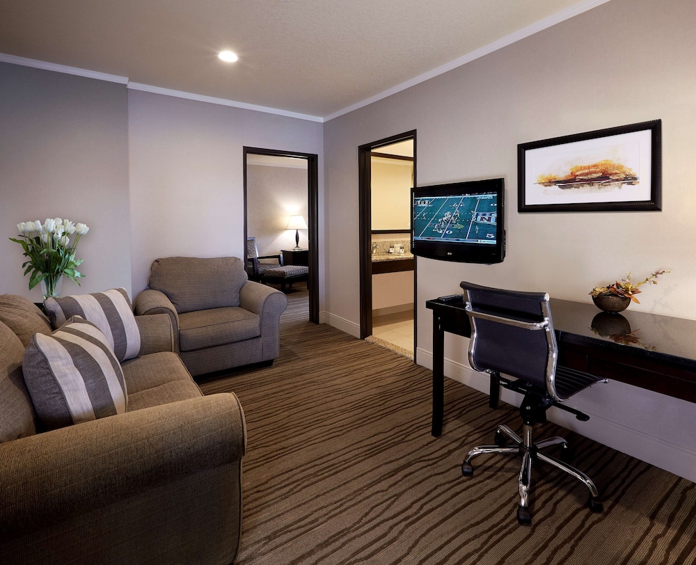 Doubletree By Hilton Claremont 32/58