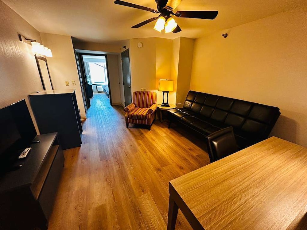 Radiant Inn and Suites Murfreesboro 27/40