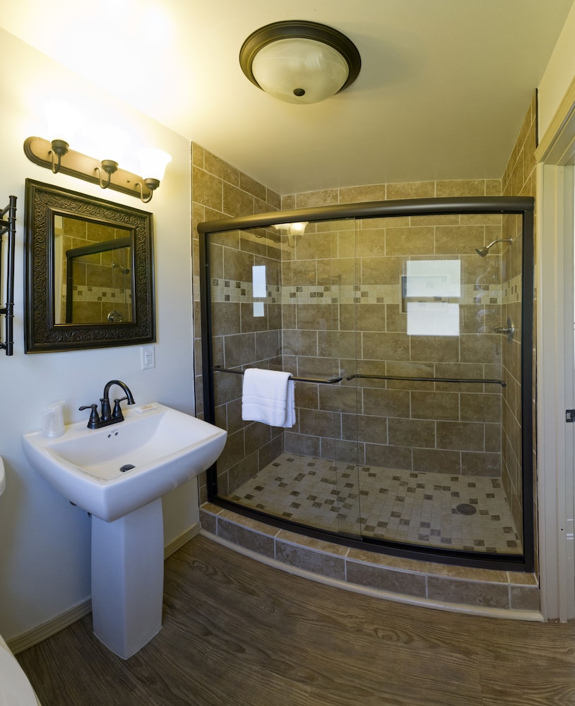 Sunset Lodge Escanaba 22/32
