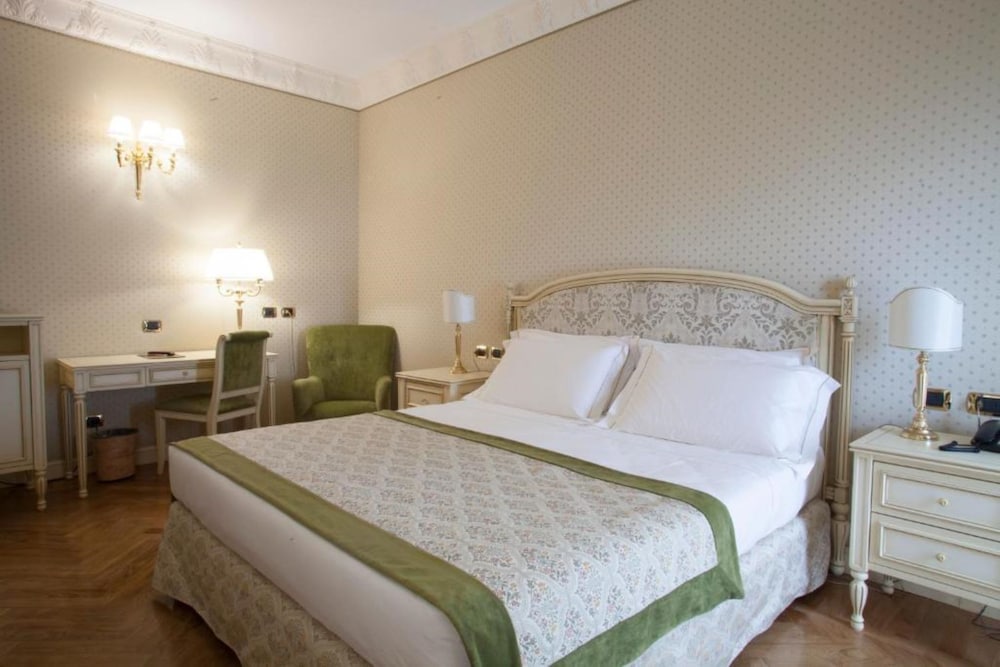 DELUXE, DOUBLE BED