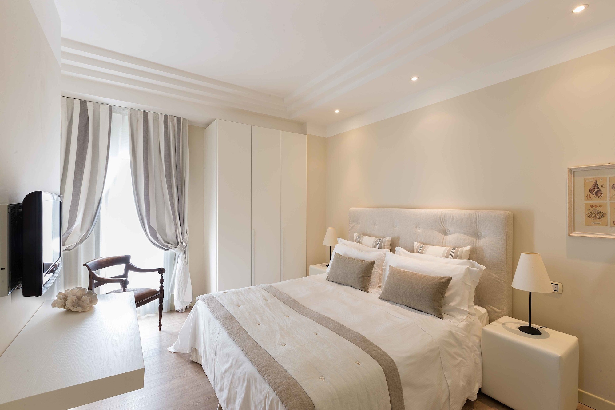 شقة فاخرة بسريرين كوين بغرفتي نوم مع أريكة، Residence Charming Apartments 2/10