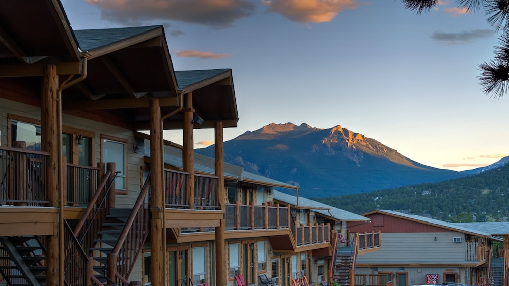 Hotel Estes 3/66