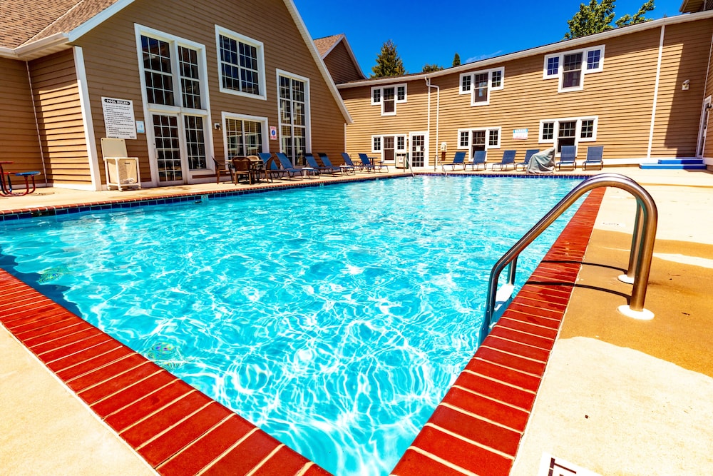 Newport Resort 68/71