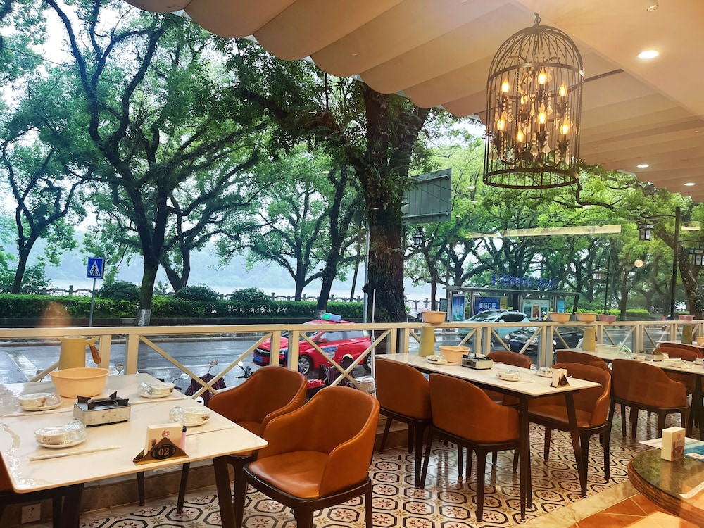 Guilin O-LIVE Social Hotel 36/50