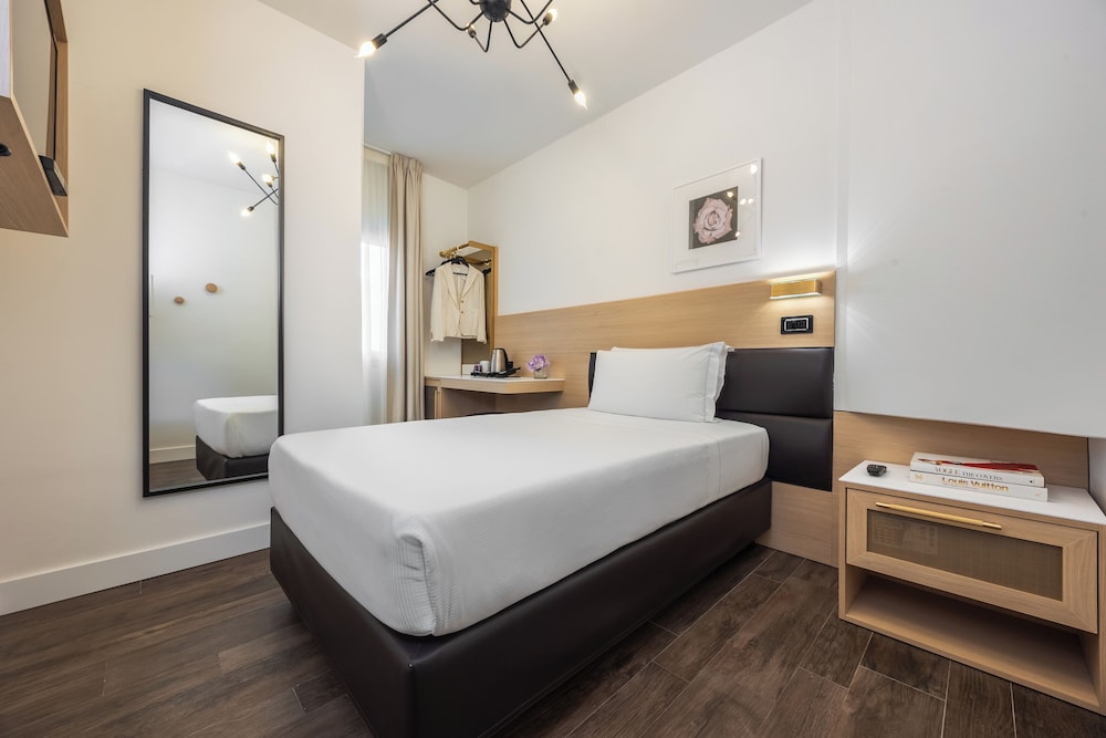 ROOM, SINGLE
