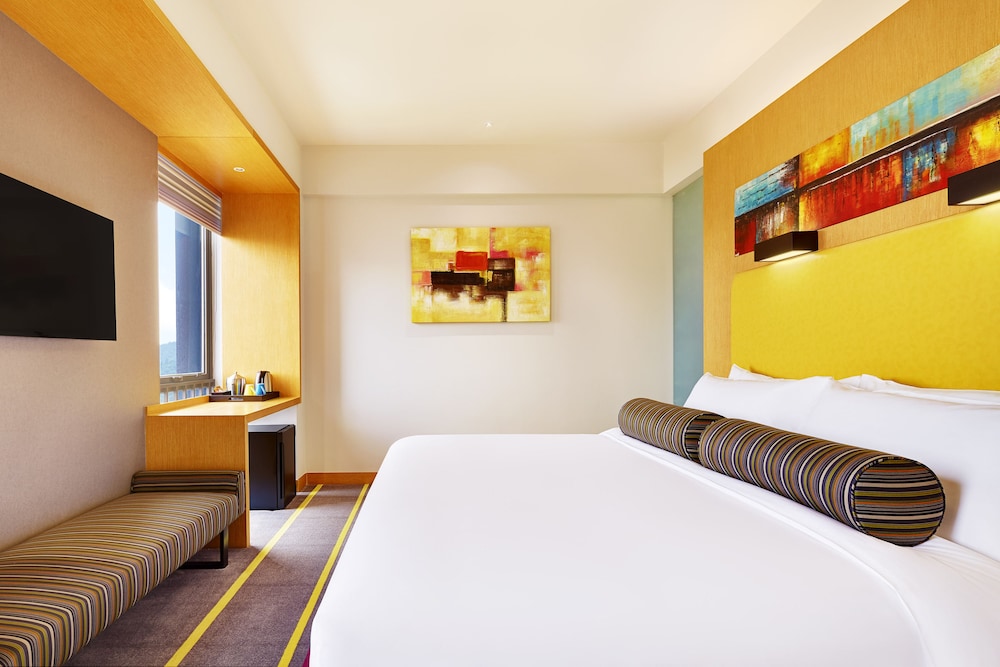 Aloft Dongguan Dynamic Town 10/48