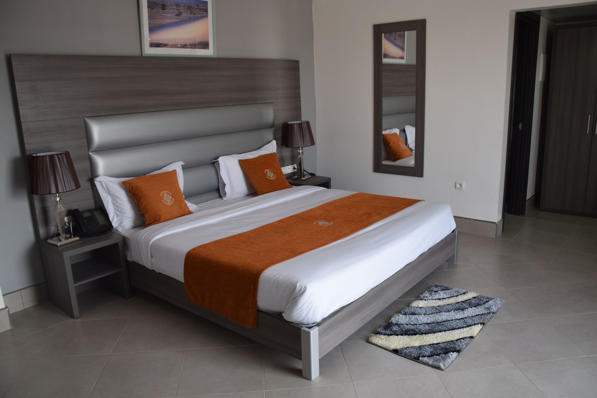 Standard, Queen Bed