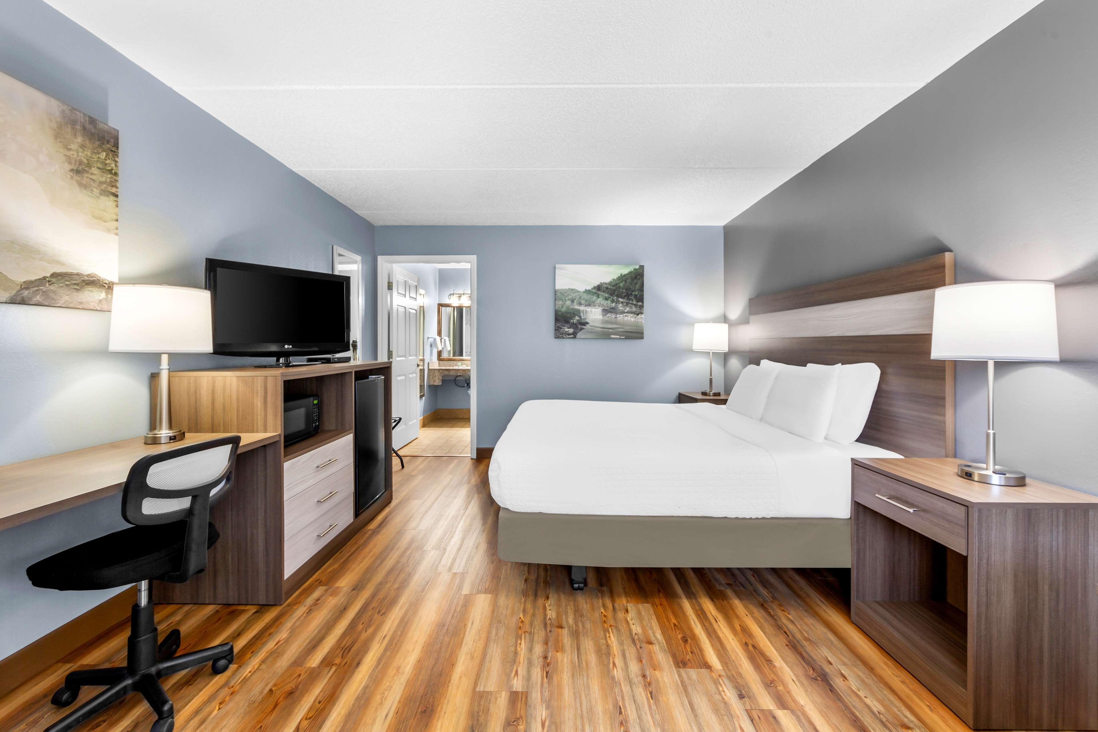 غرفة بسرير كينج، Quality Inn Barbourville, KY 3/6