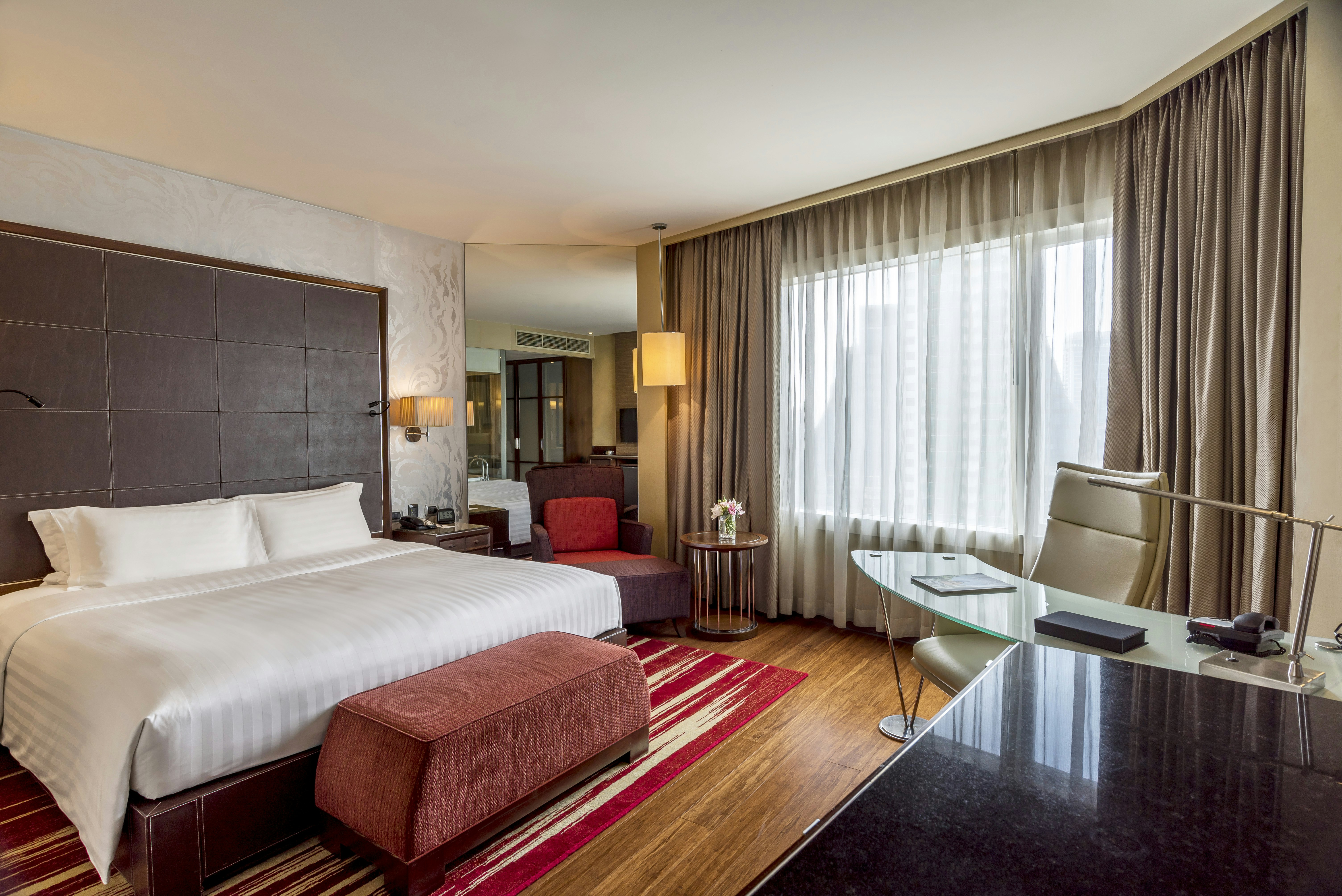 GUEST ROOM, KING BED